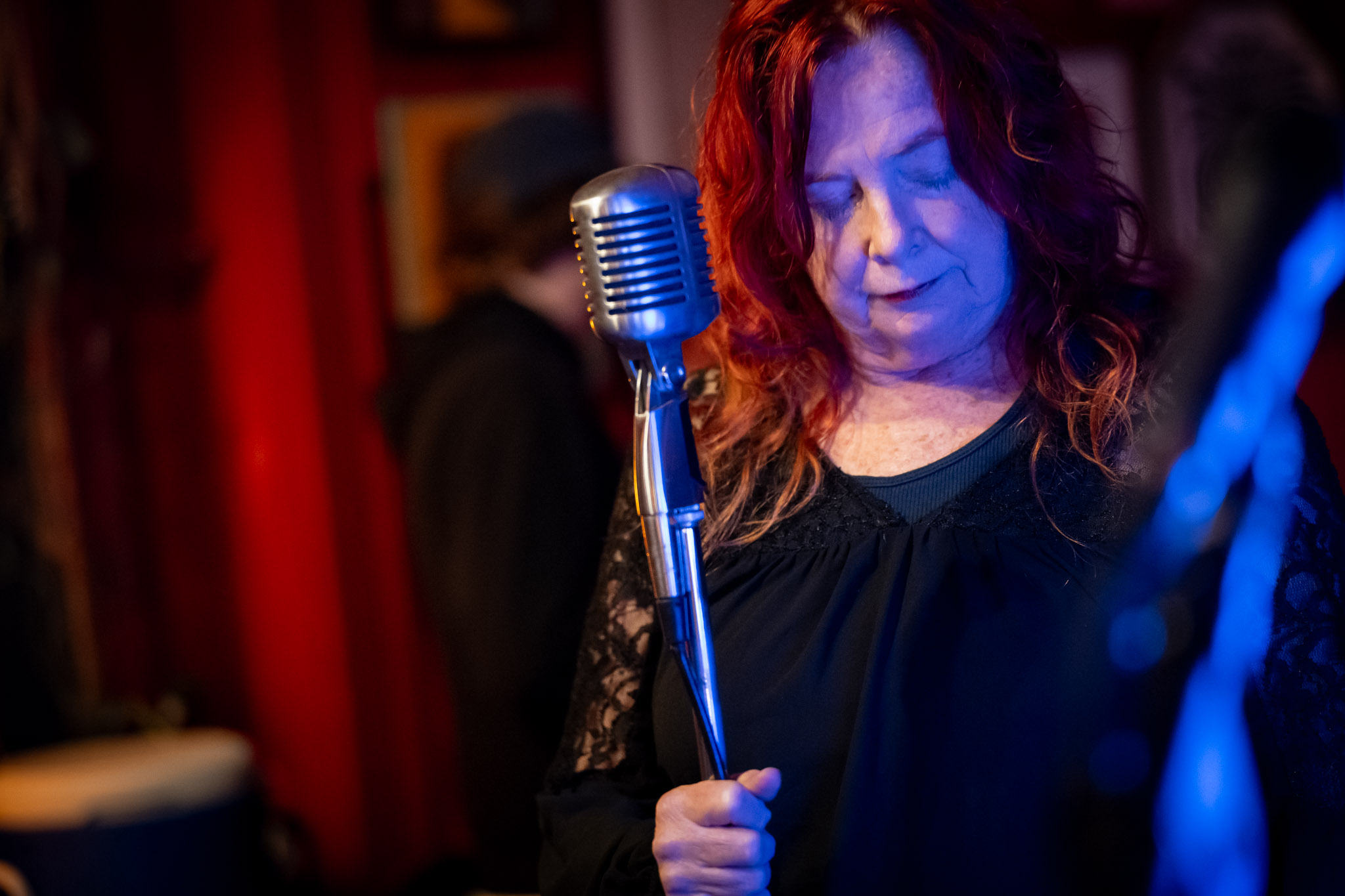 Falconry at The Hoffner Pub 11-21-2025-falconry-12.jpg